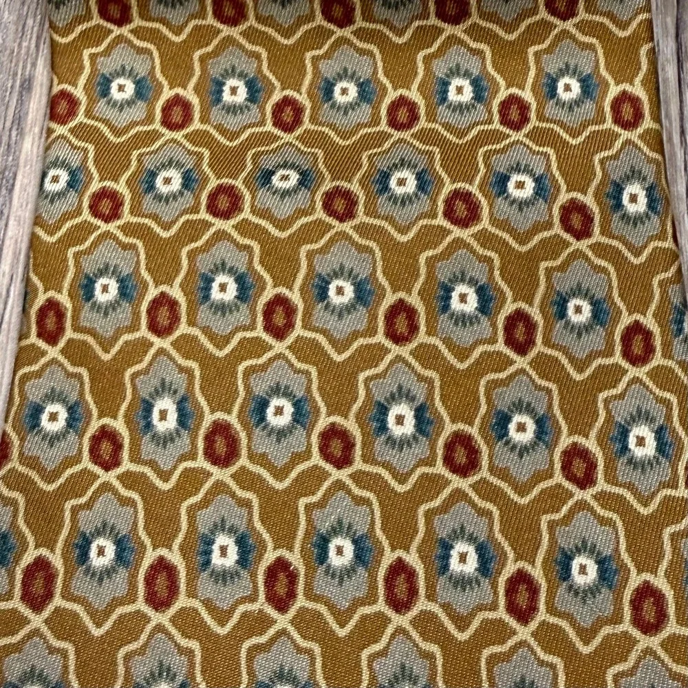 Vintage Burberrys of London Mens Silk Tie Gold Geometric Medallion Hand Sewn USA
